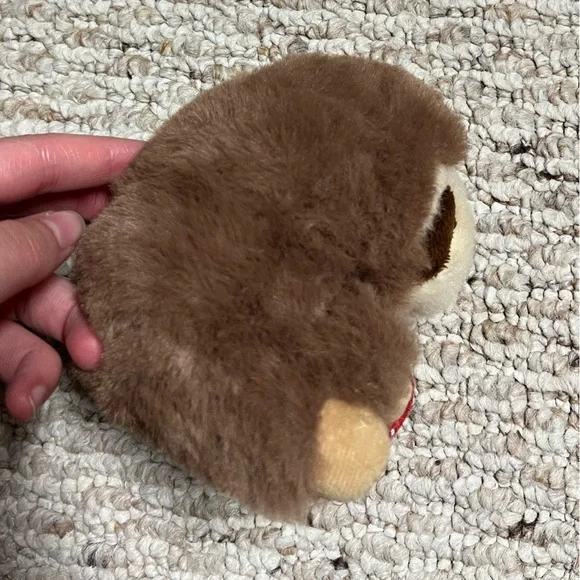 🦥AURORA: Small sloth plush with a heart “Hugs” saying. - Picture 8 of 8